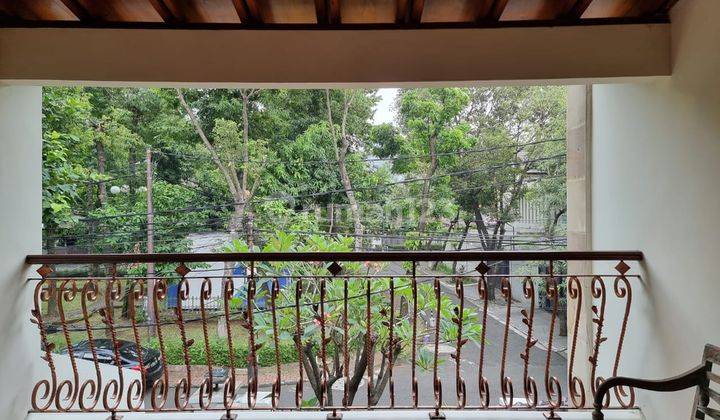 Disewakan Rumah Modern Look Area Senopati, 2 Lantai, Big Balcony, Murah 11
