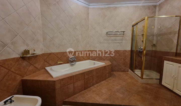 Disewakan Rumah Modern Look Area Senopati, 2 Lantai, Big Balcony, Murah 13