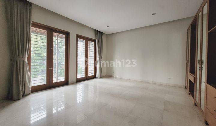 Disewakan Rumah Mewah 4 Kamar di Menteng Kolam Indoor 4