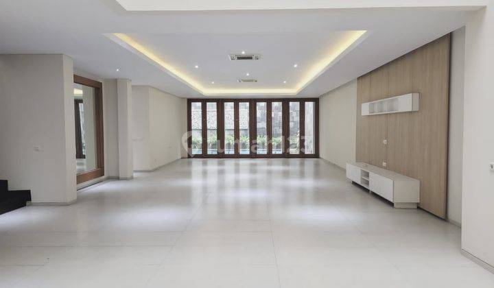 Disewakan Rumah Mewah 4 Kamar di Menteng Kolam Indoor 10