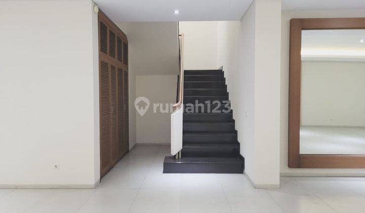 Disewakan Rumah Mewah 4 Kamar di Menteng Kolam Indoor 14