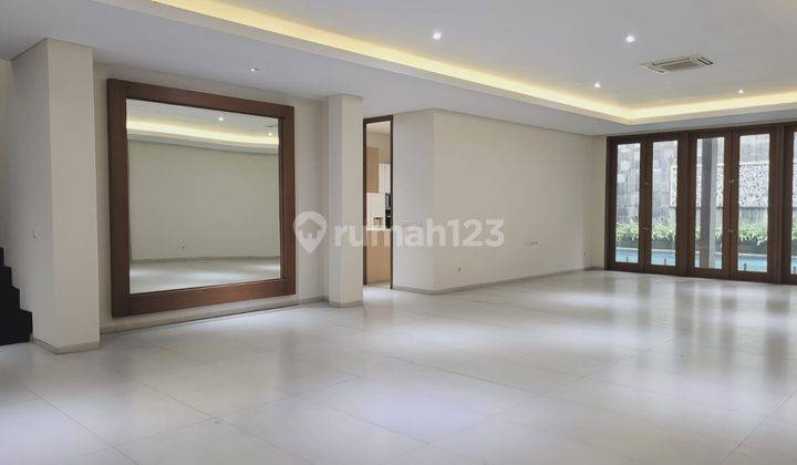 Disewakan Rumah Mewah 4 Kamar di Menteng Kolam Indoor 15