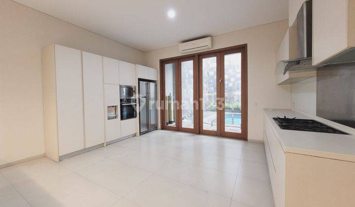 Disewakan Rumah Mewah 4 Kamar di Menteng Kolam Indoor 16
