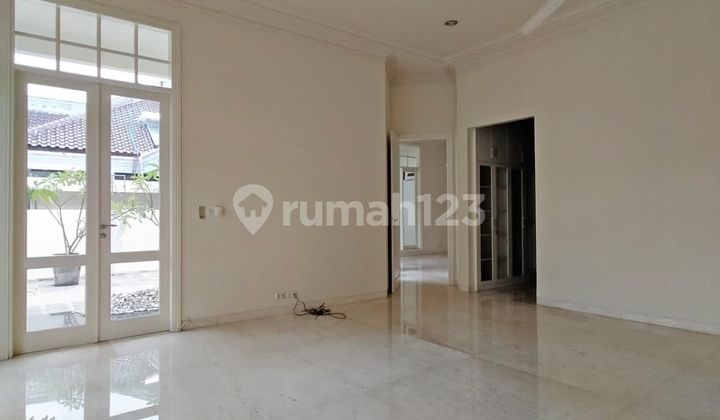 Rumah Mewah di Kemang dengan Pool dan Big Backyard 2