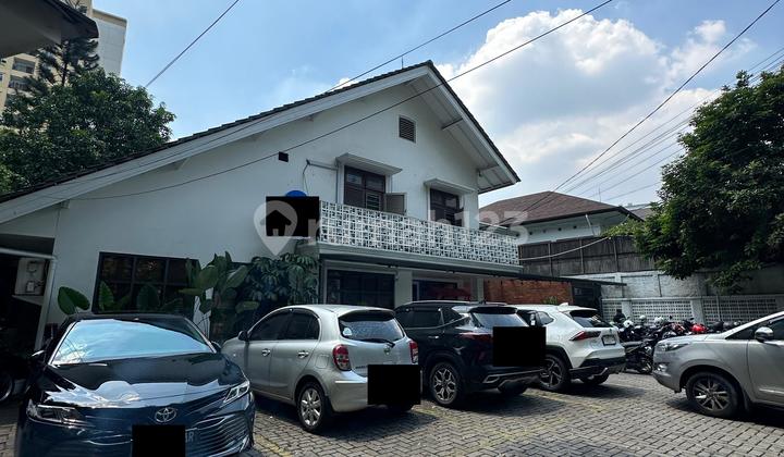 Disewakan Commercial Area di Kebayoran Baru 2 Lantai Posisi Bagus