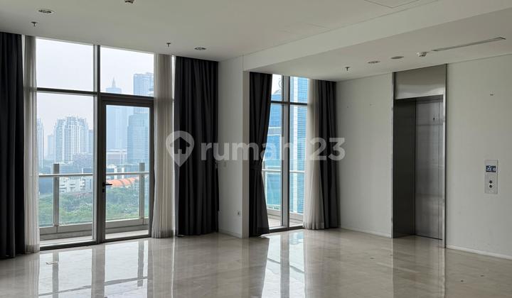 Verde Two Kuningan 3 Kamar Tidur Dengan Balkon