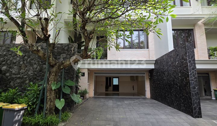 Townhouse in Kemang 3 Bedrooms with Pool Inside