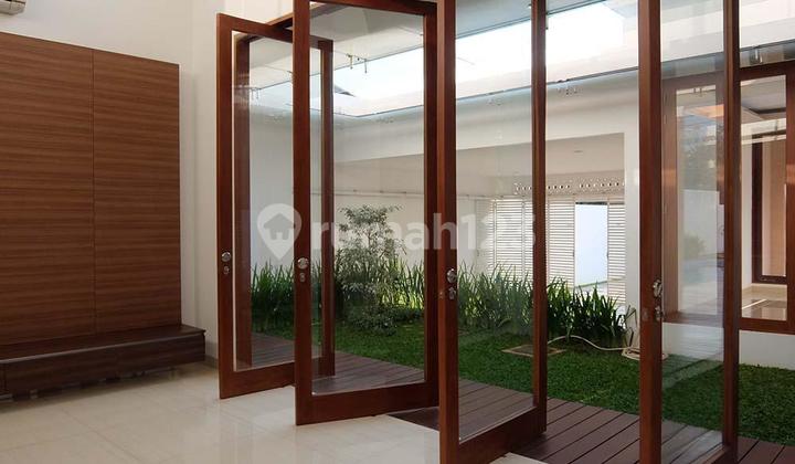 Disewakan Rumah Mewah di Menteng 2 Lantai Ada Pool dan Garden 2