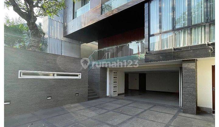 Rumah Mewah di Simprug Jakarta Selatan 3 Lantai dg Rooftop 1