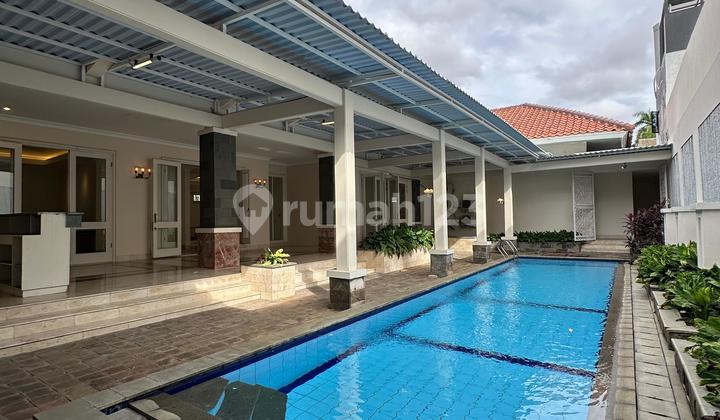 Rumah Mewah di Patra Kuningan Jakarta 2 Lantai Basement Storage 1