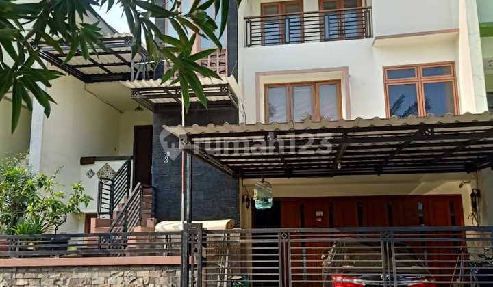 Dijual dibawah harga pasaran Bebas Banjir Rumah 3 lantai Lokasi premium Grand Prima Bintara dekat KRL Cakung dan akses langsung Tol Bintara 