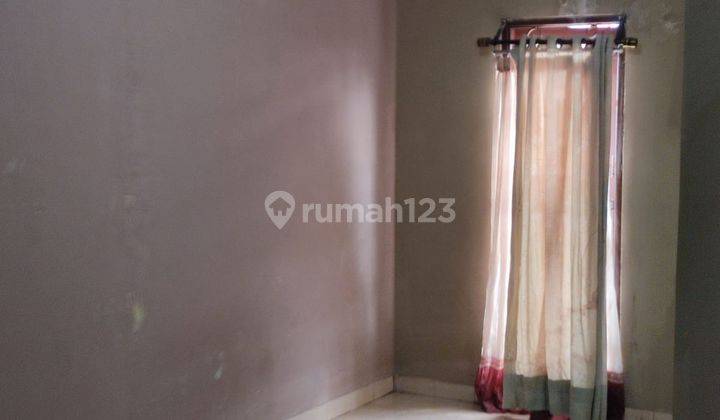 Rumah 2 lantai di Siap HUNI Legenda Wisata ada 2 Kamar Tidur 2