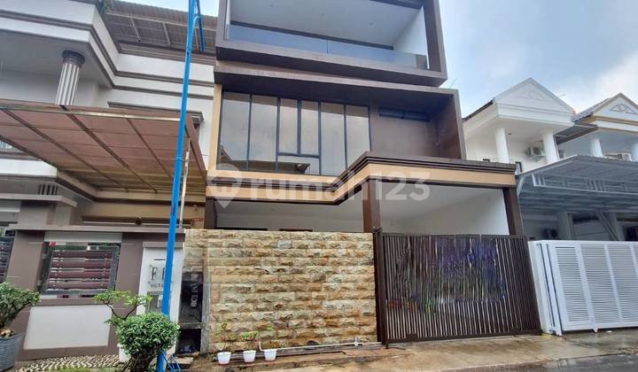 Newly Renovated 3-Story House with Premium Specifications, Victory Residence, Close to Market, Campus, Mall, and Batam Center Port. Newly Renovated 3-Story House with Premium Specifications, Victory Residence, Close to Market, Campus, Mall, and Batam Center Port.