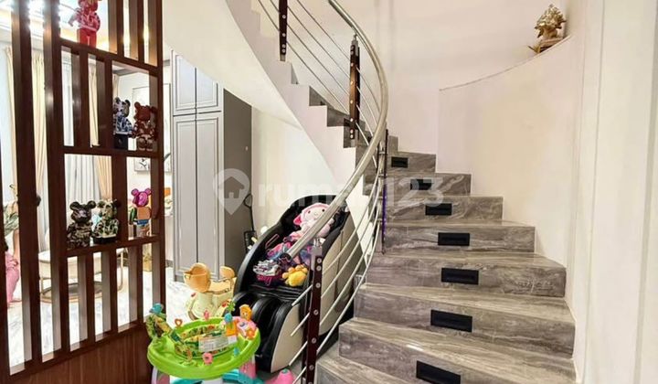 Rumah 2 Lantai Grand Orchid Full Renovasi dan Interior Hadap Fasum Dekat Sekolah Djuwita, Bcs Mall, Lingkungan Rapi di Batam Centre HGB Rumah