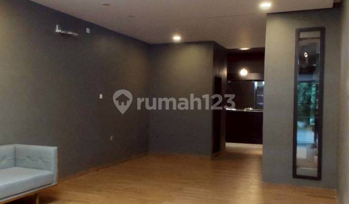 2.5-Story House in Elite Area with Tidy, Comfortable Environment at Royal Grande, Near Schools, Mall, and Batam Center Port 2