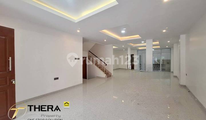 New 2.5-Storey House Ready for Renovation in Dutamas Cluster, Central Location Batam Center