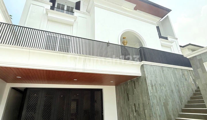 Rumah 3lantai Di Sentul City Dengan Private Pool Dan Lift Suana Sejuk