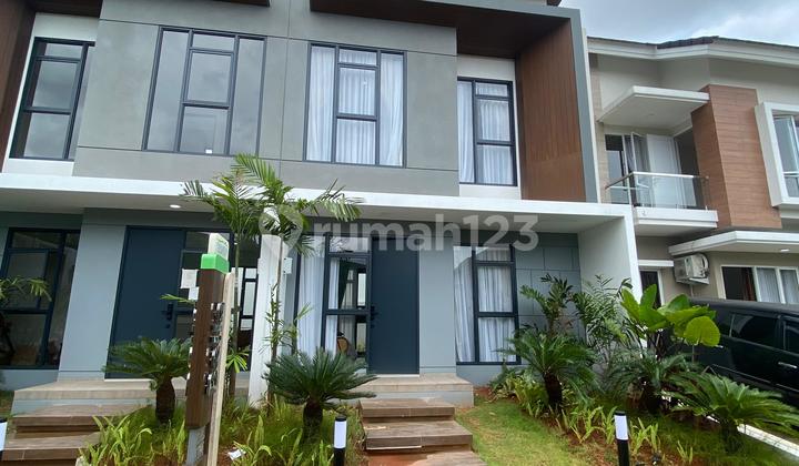 Two-Story House in Paradise Resort City, Ciputat