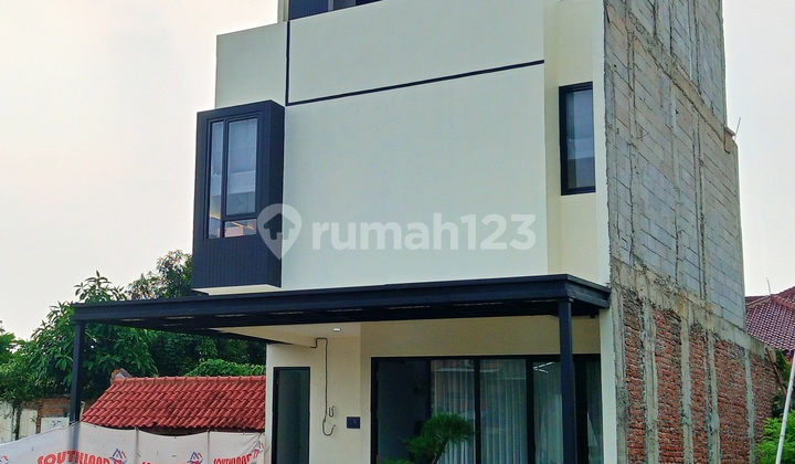 Rumah Mewah 3 Lantai Di Ciputat Dekat Mrt Lebak Bulus Rumah Mewah 3 Lantai Di Ciputat Dekat Mrt Lebak Bulus
