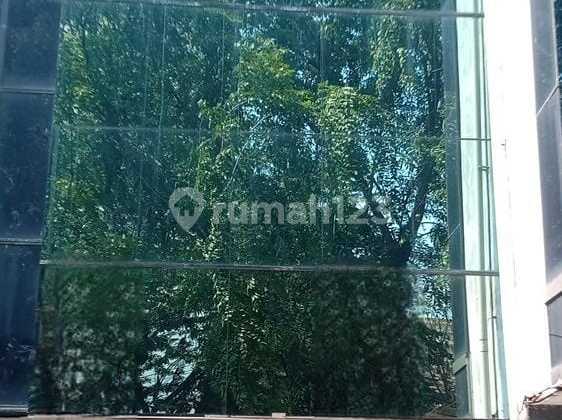 For Sale: Shophouse. Location: ITC Textile Complex, Mangga Dua, Block Chadap, ITC Shopping Area. Land Area: 844. Floors Plus WC: Each Floor. Has Void for Lift. Status: HGB - HPL. Price: Rp 3.9 Billion.