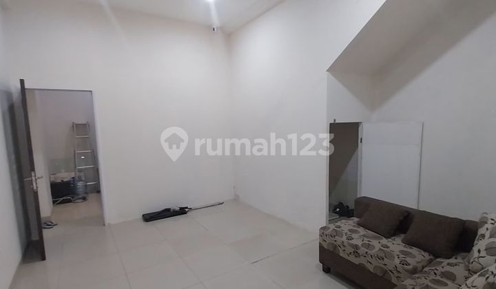 For Sale/Rent: Sedayu Square Cengkareng Corner Shop House, 4 Floors, Renovated
Land Area: 90 sqm (6x15m)
Building Area: 360 sqm, 4 Floors, Fully Renovated
Electricity: 13,000 watts
Sale Price: 5.3 Billion IDR
Rent: 170 Million IDR For Sale/Rent: Sedayu Square Cengkareng Corner Shop House, 4 Floors, Renovated
Land Area: 90 sqm (6x15m)
Building Area: 360 sqm, 4 Floors, Fully Renovated
Electricity: 13,000 watts
Sale Price: 5.3 Billion IDR
Rent: 170 Million IDR