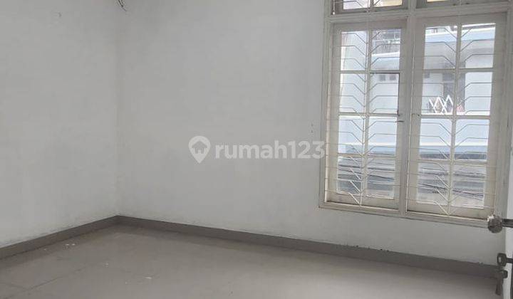 Rumah Besar Harga Murah Langka Disewakanrumah Pluit Putra Dekat : Empo / P.junction / P.villagehoek Lt. 363 Mtrlb. -/+ 500mtr2 Lantai5 Kt + 24 Km + 1kondisi Kosonglistrik Tokenlt. 1 = 16.500 Wattlt. 2 = 5.000 Wattair : Pdamrp 180jt/th 2