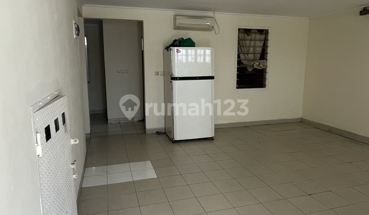 Disewakan Rumah Mediterania Boulevardflorence Pik Bagus Furnish 3lantailt.8x20mbangunan 3lantaikamar Tidur 4+1kamar Mandi 3+1furnishharga 175juta/tahun 2