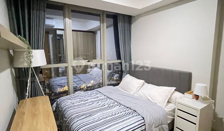 For Sale: Gold Coast PIK 2 Bedroom Apartment  
Fully Furnished, 90m²  
High Floor  
2+1 Bedrooms  
2+1 Bathrooms  
Selling Price: 3.5 Billion IDR  
Rental Price: 185 Million IDR/Year (Negotiable)