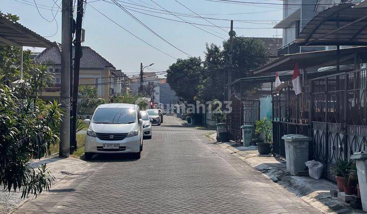 rumah 2 lantai minimalis dengan lingkungan yang bagus dalam cluster Rumah 1