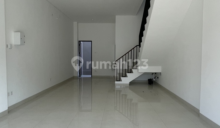 Jual.cepat Brand New Ruko Echante 3lantai 4.5x13