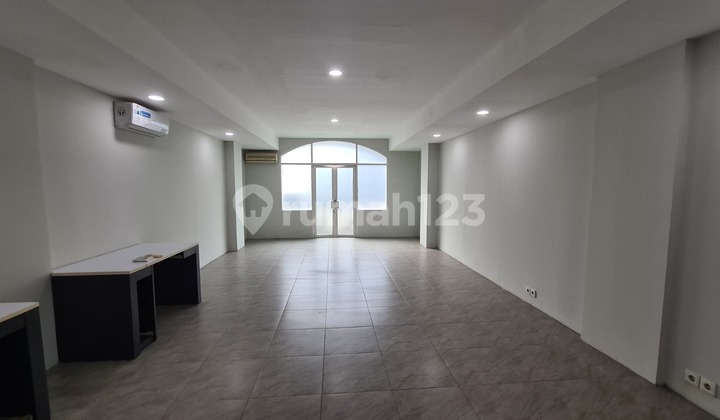 For Rent 4-Story Attached Shophouse in Permata Senayan Semi-Furnished Former Office Ready to Occupylocation Strategic Near Train Station, MRT, Mall, 2