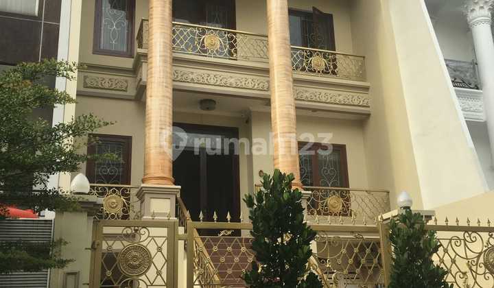 Price Drop!!! Quick Sale, Manyar Permai House Size 8X25, Floor Area 500, 3 Floors, Fully Renovated, Marble Floor, 4+1 Bedrooms, South Facing, HGB Title, Price ~7.6M~ Negotiated down to 6.6M Negotiable Until Deal.