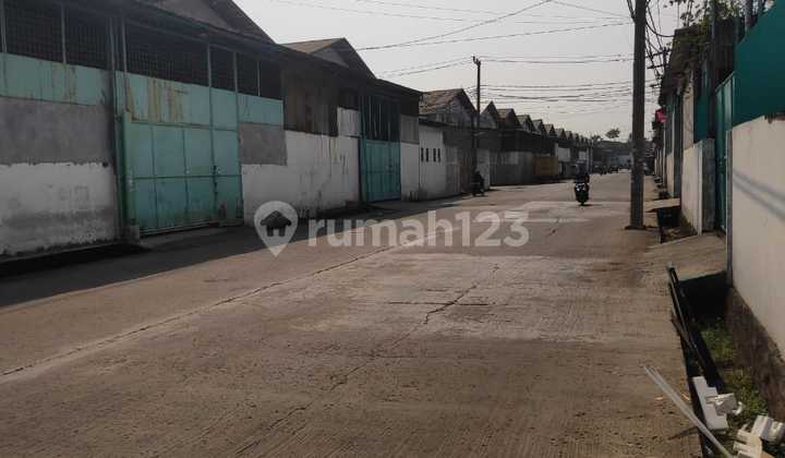 Jual/sewa  Gudang Industri Pergudangan 8 Jl. Raya Perancis. Dadapexit Tol Bandara 10 Menitluas Tanah 15 X 40=600gudang 2 Lt. & Tinggi -/+3.8mkantor 3 Lt.luas Bangunan -/+ 1.000siap Pakai. Bebas Banjirsecurity 24 Jam. Amanhadap Utara Pln 25.000wsumur Bor. 