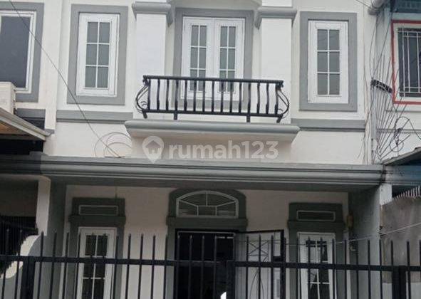 rumah 2 lantai minimalis dengan lingkungan yang bagus dalam cluster Rumah 2