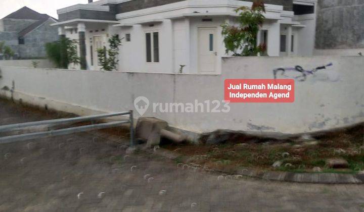 Rumah di Pakis dekat sekali bandara Abdulrahcman Saleh 2 Lantai SHM Butuh Renovasi Semi Furnished 2