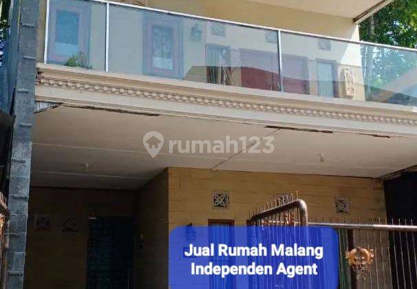 Rumah villa di 100 metet poros Raya Beji Kota Batu 3 Lantai SHM 1