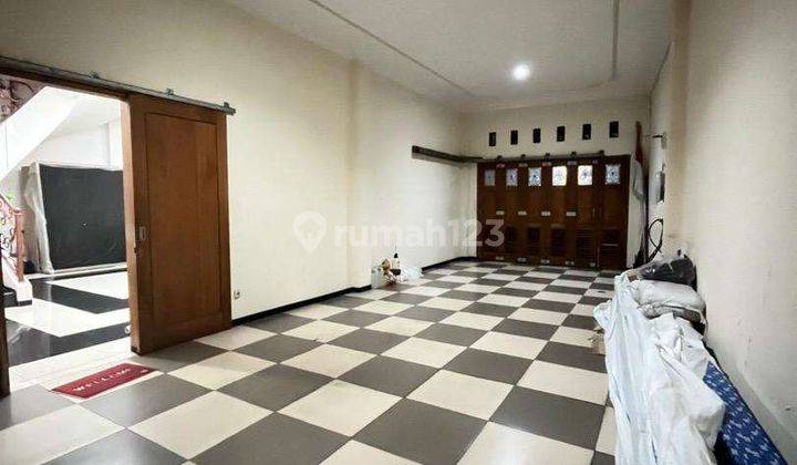 Rumah di Jl. Candi mendut 2 Lantai Privat Pol Selatan