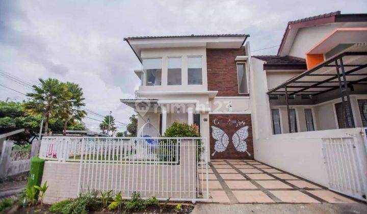 Rumah villa privat pol di Jl. Patimura kota Batu 2 Lantai SHM 2