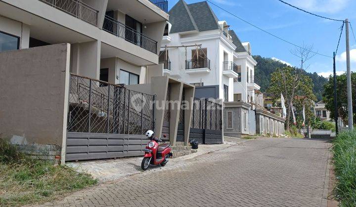 Rumah Villa Baru View Gunung Arjuno Ada Privat Pool 1