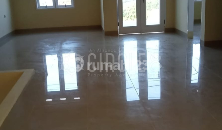 New Shop Ready to Occupy on Cileunyi Mainroad