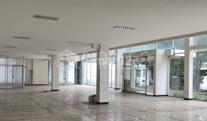Gudang Showroom Di Jalan Pasirluyu Selatan Regol Bandung