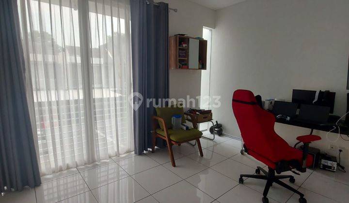 Rumah Modern Minimalis Siap Huni di Puri Botanical Jakarta Barat  2