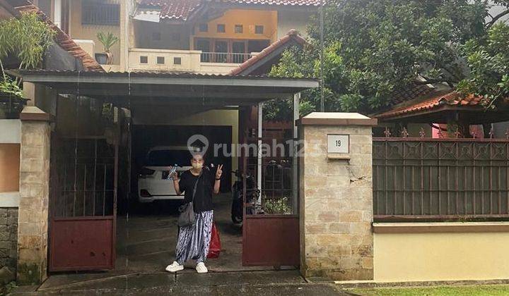 Jarang ada ! Rumah di Taman Kedoya Baru Jakarta Barat  1