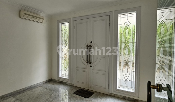 Modern Luxury House In Kebon Jeruk Intercon Garden, West Jakarta 2