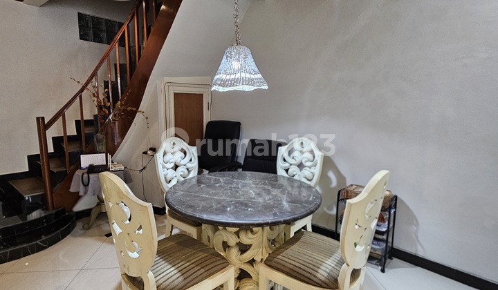 Rumah di Taman Kedoya Baru Jakarta Barat