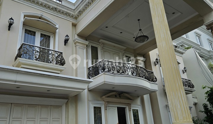 Rumah American Classic Di Taman Kebon Jeruk Intercon Jakarta Barat Rumah American Classic Di Taman Kebon Jeruk Intercon Jakarta Barat