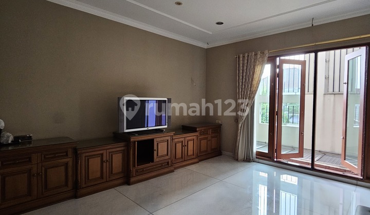 Rumah di Taman Kebon Jeruk Intercon Jakarta Barat 2