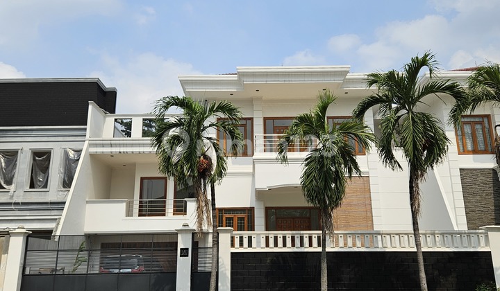 Rumah Modern Di Taman Kebon Jeruk Intercon Jakarta Barat