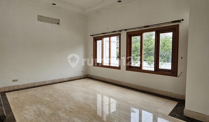 Modern House in Kebon Jeruk Intercon Garden, West Jakarta 2