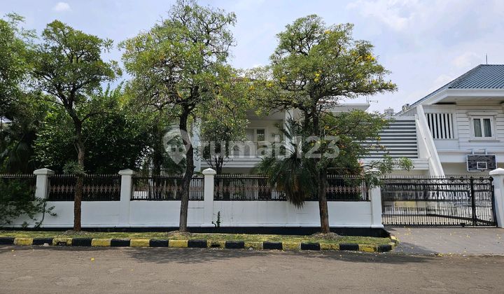 Rumah Modern Mewah Di Taman Kebon Jeruk Intercon Jakarta Barat Rumah Modern Mewah Di Taman Kebon Jeruk Intercon Jakarta Barat